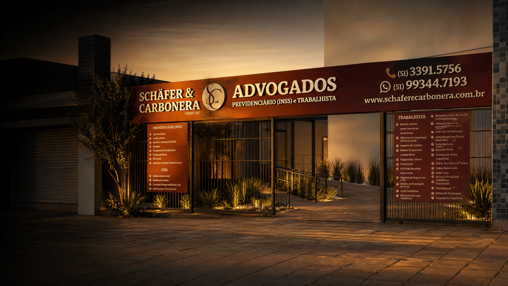 Fachada do escritório Schäfer & Carbonera Advogados Associados em Porto Alegre — entrada principal iluminada ao entardecer